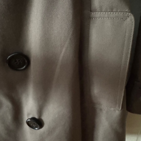 Burberry Trench, modern cut US size 10 Uk size 12 - Picture 4 of 16